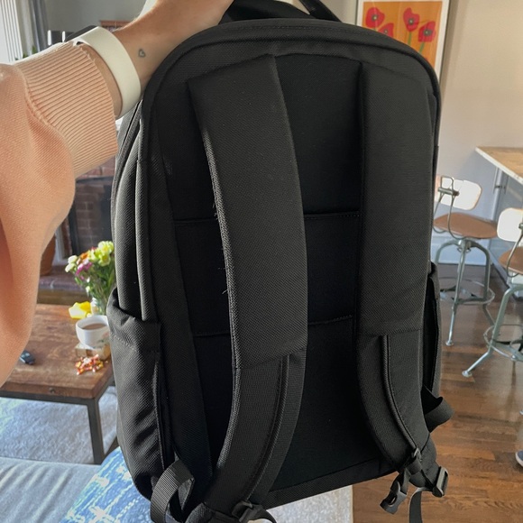 EUC Lululemon cruiser backpack - Picture 12 of 13